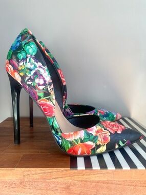 New JUST FAB “Monika” Painted Floral Canvas D’Orsay Pumps Rose Stilettos